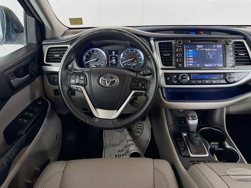 Used 2014 Toyota Highlander Limited w/ Driver Technology Package AWD/4WD image 21