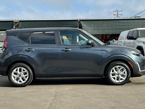 Used 2025 Kia Soul LX w/ LX Technology Package FWD image 3