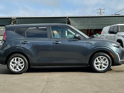 Used 2025 Kia Soul LX w/ LX Technology Package