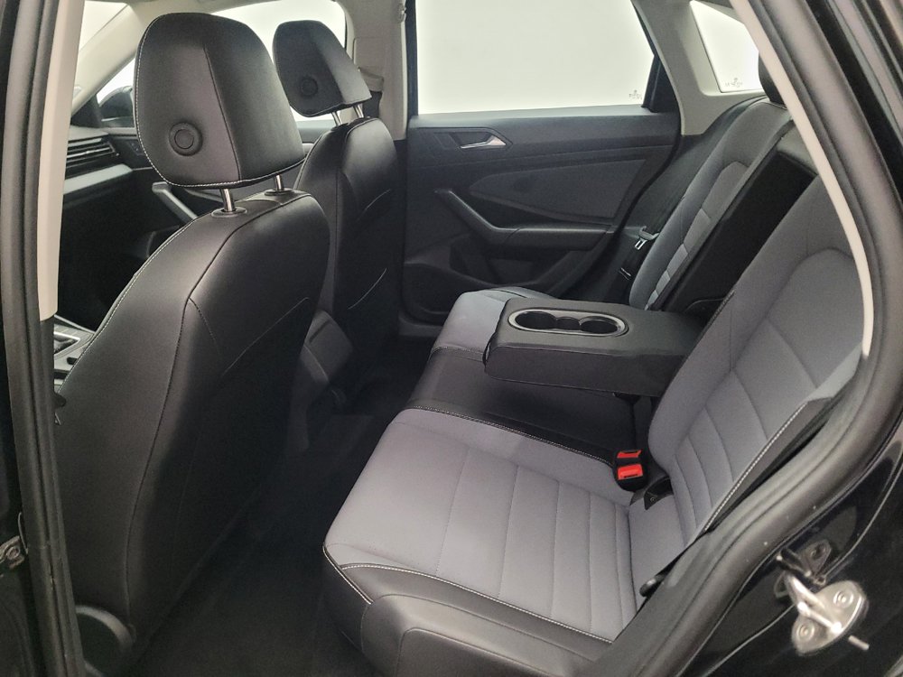 Used 2025 Volkswagen Jetta SE FWD image 18