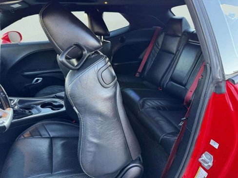 Used 2015 Dodge Challenger SRT image 38