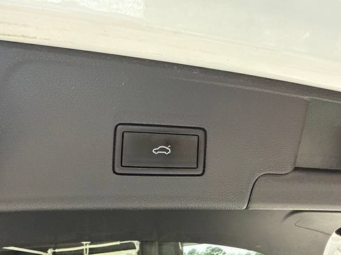 Used 2021 Volkswagen Atlas Cross Sport SE AWD/4WD image 14