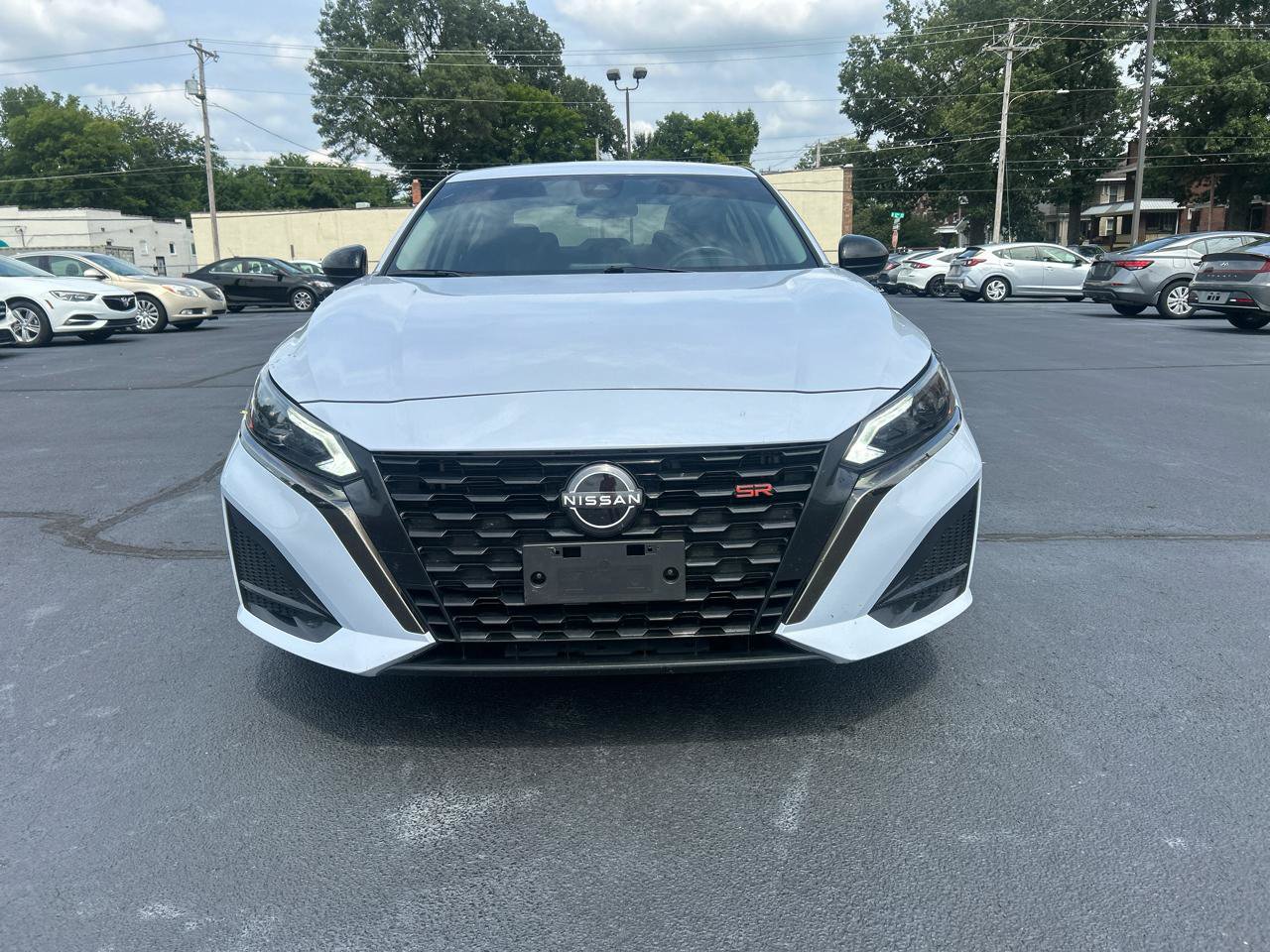Used 2023 Nissan Altima 2.5 SR FWD image 2