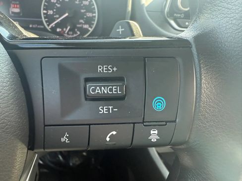 Used 2023 Nissan Rogue SV AWD/4WD image 12