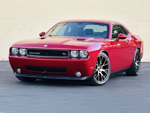 Used 2010 Dodge Challenger R/T RWD image 2
