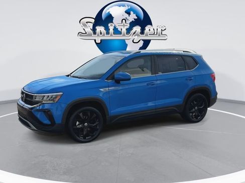 Used 2023 Volkswagen Taos SE w/ Panoramic Sunroof Package image 5