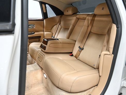 Used 2017 Rolls-Royce Ghost image 31