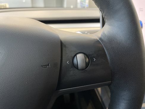 Used 2021 Tesla Model Y Long Range AWD/4WD image 20