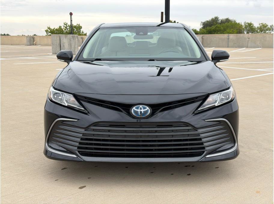 Used 2022 Toyota Camry LE FWD image 2