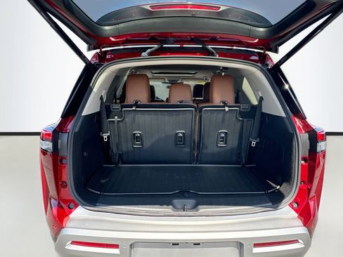 Used 2024 Nissan Pathfinder Platinum w/ Cargo Package FWD image 27