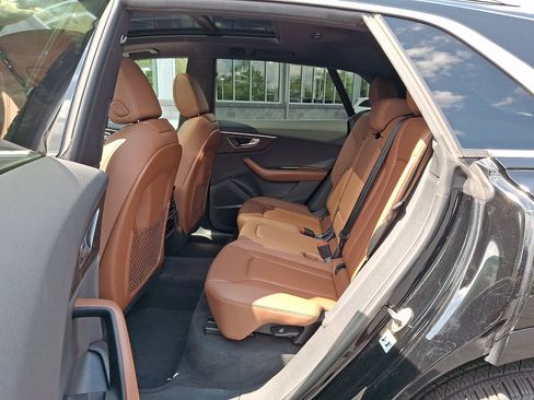Used 2021 Audi Q8 Premium Plus w/ Premium Plus Package AWD/4WD image 10