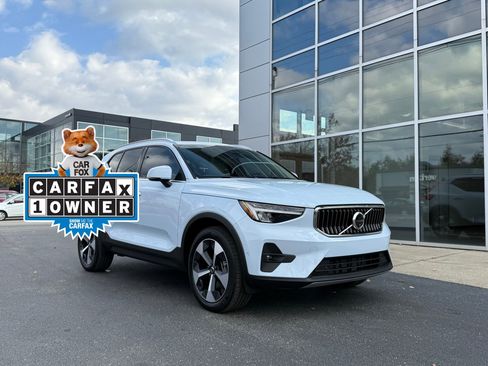 Used 2025 Volvo XC40 B5 Plus w/ Protection Package Premier image 1