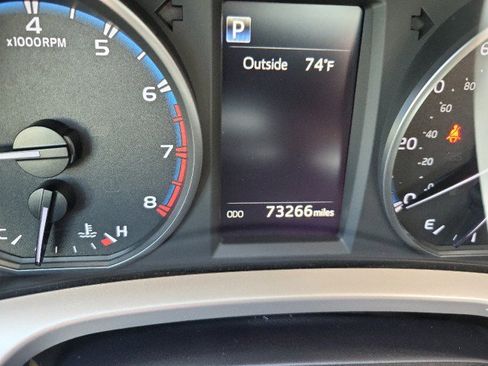 Used 2018 Toyota RAV4 LE image 11
