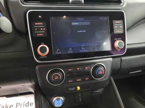 Used 2022 Nissan Leaf S image 14