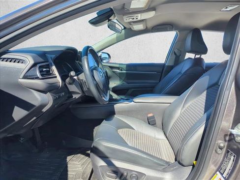Used 2022 Toyota Camry SE image 9