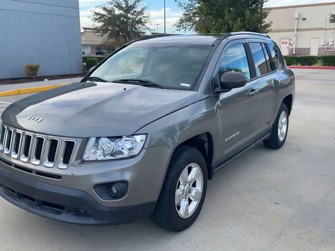 Used 2014 Jeep Compass Sport image 2