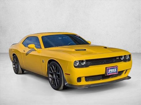 Used 2017 Dodge Challenger R/T Scat Pack w/ Leather Interior Group image 3