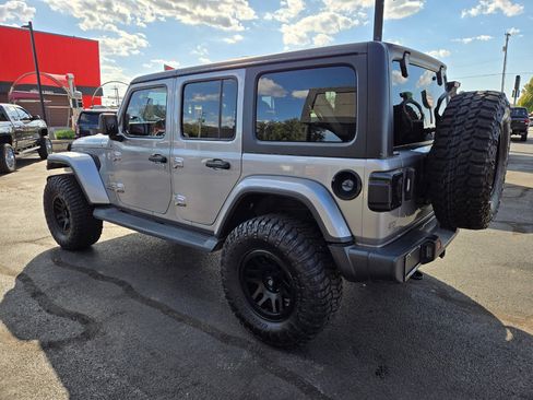Used 2020 Jeep Wrangler Unlimited Sahara image 5