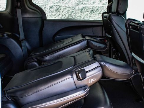 Used 2022 Chrysler Pacifica Touring-L w/ Uconnect Theater Family Group FWD image 37