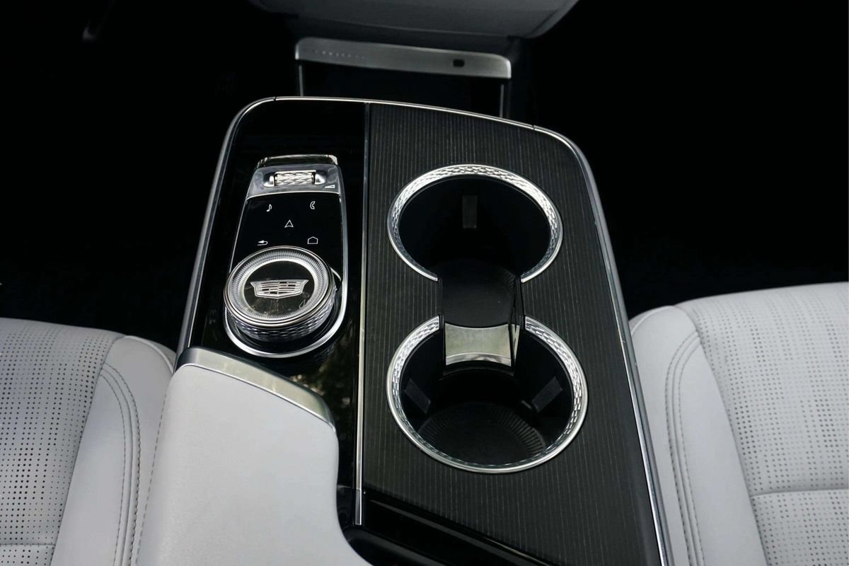 Used 2024 Cadillac Lyriq Luxury RWD image 24