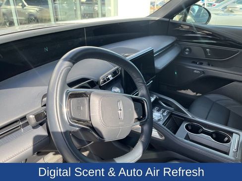 Used 2025 Lincoln Nautilus Premier w/ Equipment Group 102A image 17