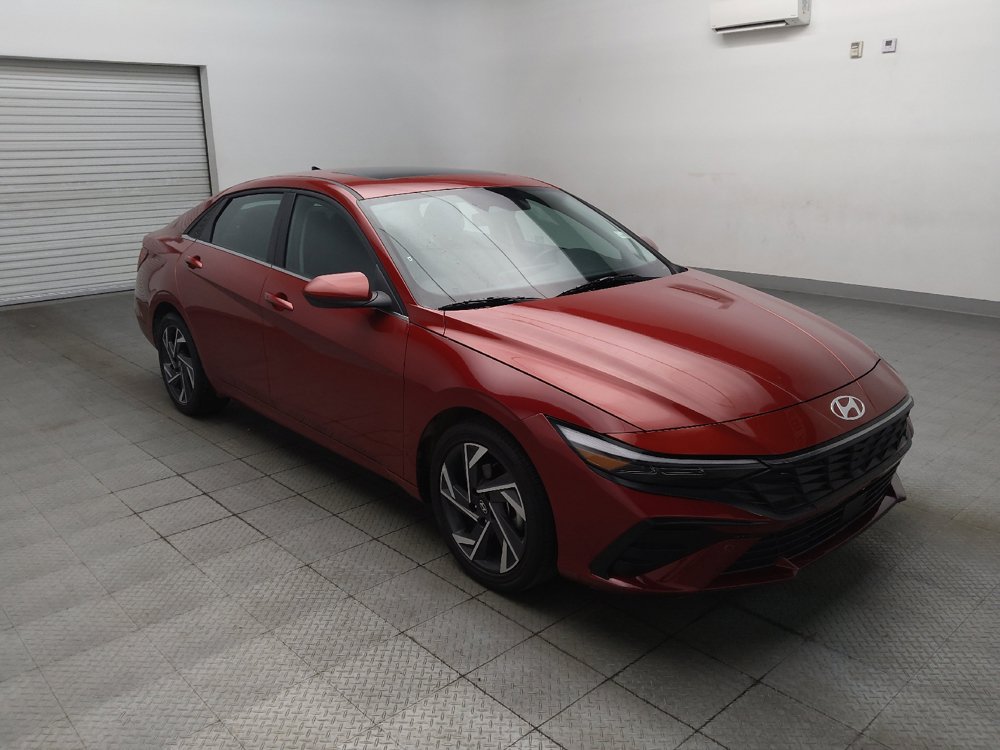 Used 2025 Hyundai Elantra SEL FWD image 13