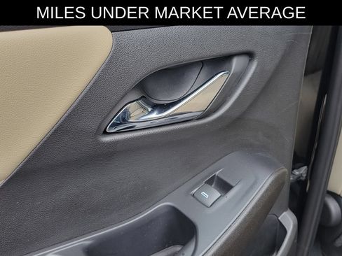 Used 2022 Chevrolet Traverse LS FWD image 14
