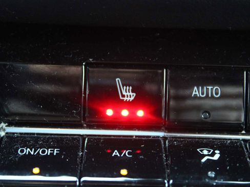 Used 2025 Chevrolet Equinox LT w/ Convenience Package II FWD image 17