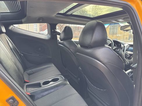 Used 2013 Hyundai Veloster w/ Tech Pkg image 7