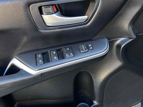 Used 2017 Toyota Camry SE w/ Moonroof Package image 81