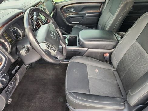 Used 2018 Nissan Titan SV w/ SV Convenience Package image 12