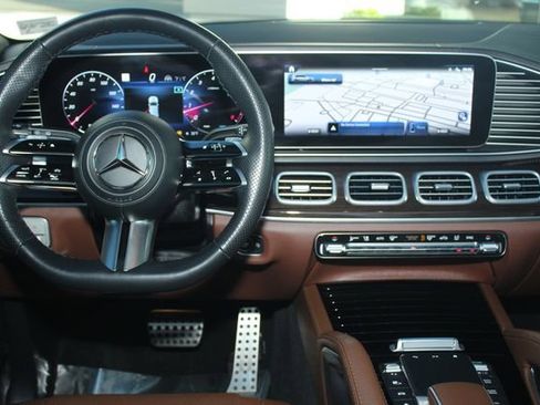 Used 2024 Mercedes-Benz GLS 450 4MATIC image 4