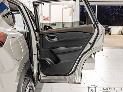 Used 2023 Nissan Rogue Platinum w/ Platinum Premium Package image 38