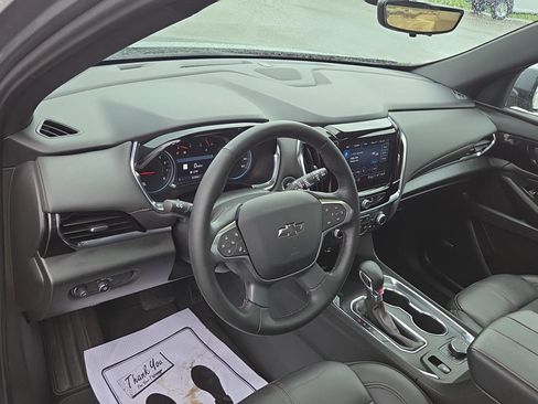 Used 2023 Chevrolet Traverse RS image 18