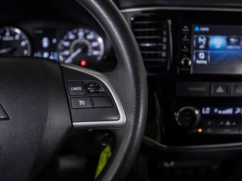 Used 2018 Mitsubishi Outlander ES FWD image 34