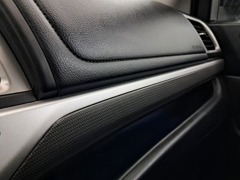 Used 2019 Toyota Highlander SE image 32