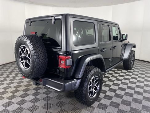 Used 2025 Jeep Wrangler Unlimited Rubicon w/ Convenience Group AWD/4WD image 7