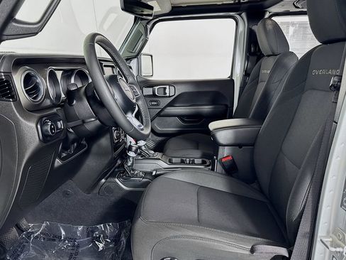 Used 2023 Jeep Gladiator Overland image 12