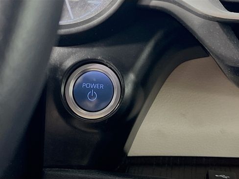 Used 2023 Toyota Sienna XLE FWD image 23