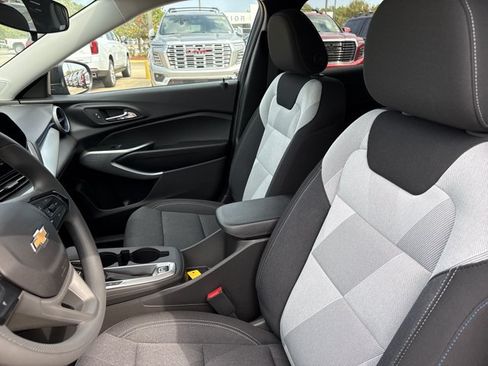 New 2026 Chevrolet Trax LS w/ LS Convenience Package FWD image 5