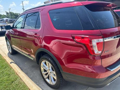 Used 2018 Ford Explorer XLT w/ Equipment Group 202A AWD/4WD image 3