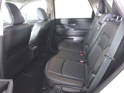 Used 2022 Nissan Pathfinder SL AWD/4WD image 26