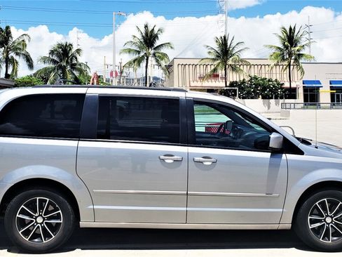 Used 2016 Dodge Grand Caravan R/T image 5