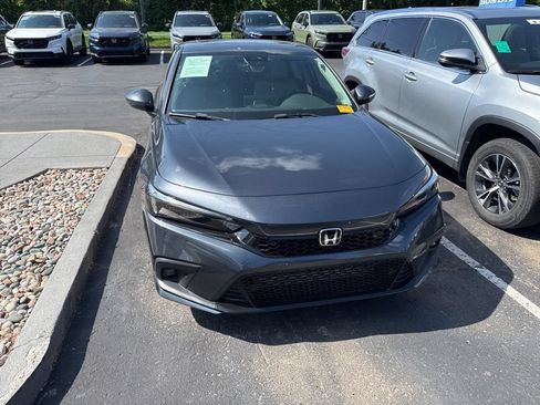 Used 2024 Honda Civic Touring image 2