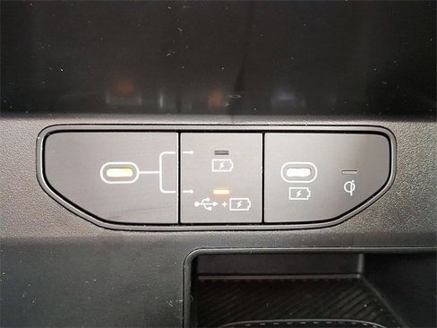 Certified 2025 Kia Sorento SX image 25