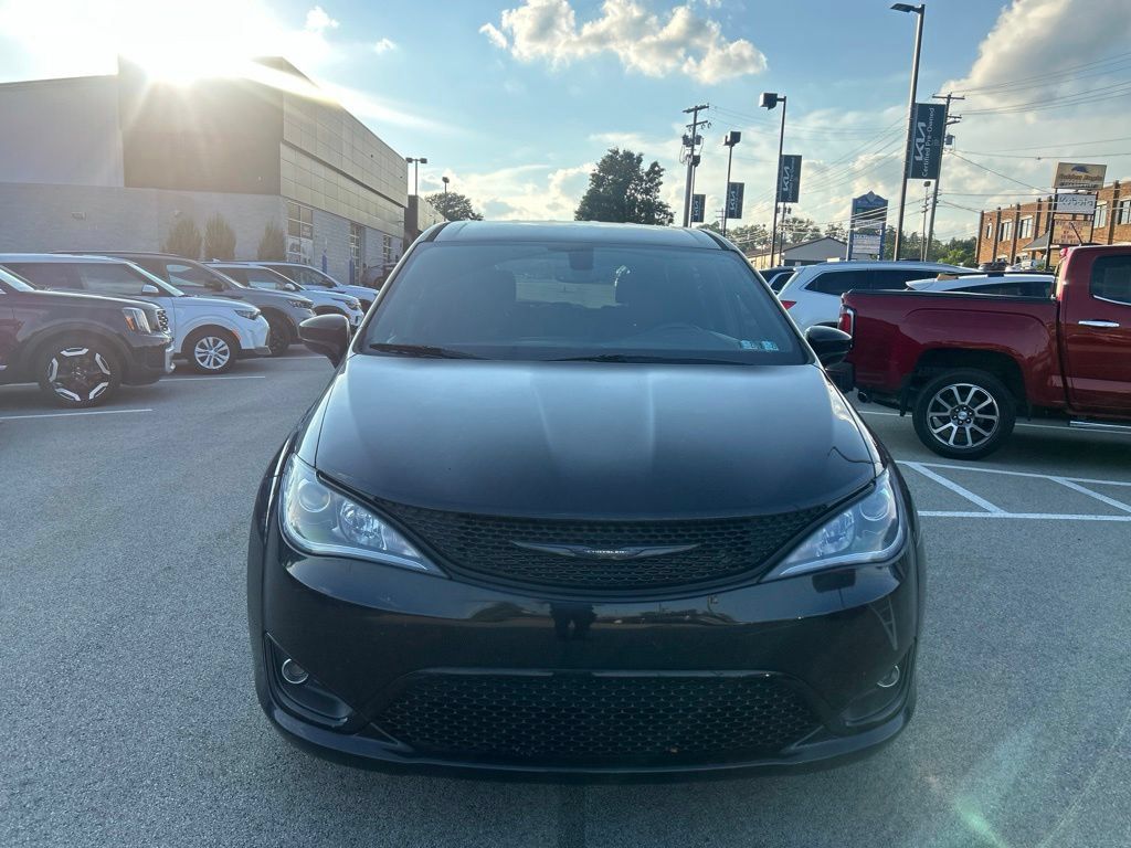 Used 2019 Chrysler Pacifica Touring Plus w/ S Appearance Package FWD image 2