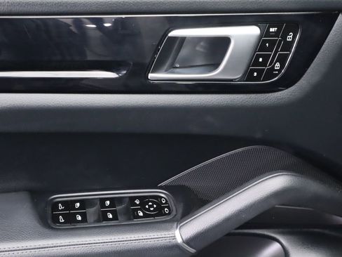 Used 2021 Porsche Cayenne image 24