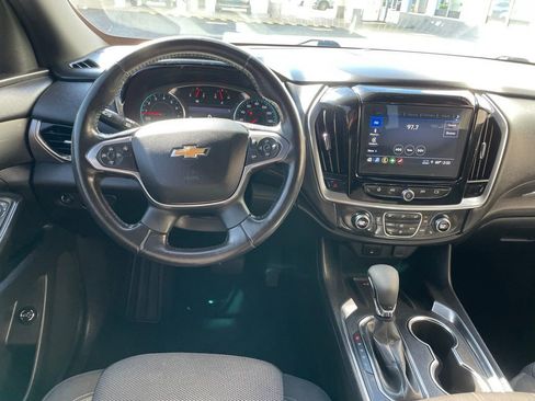 Used 2022 Chevrolet Traverse LT image 11