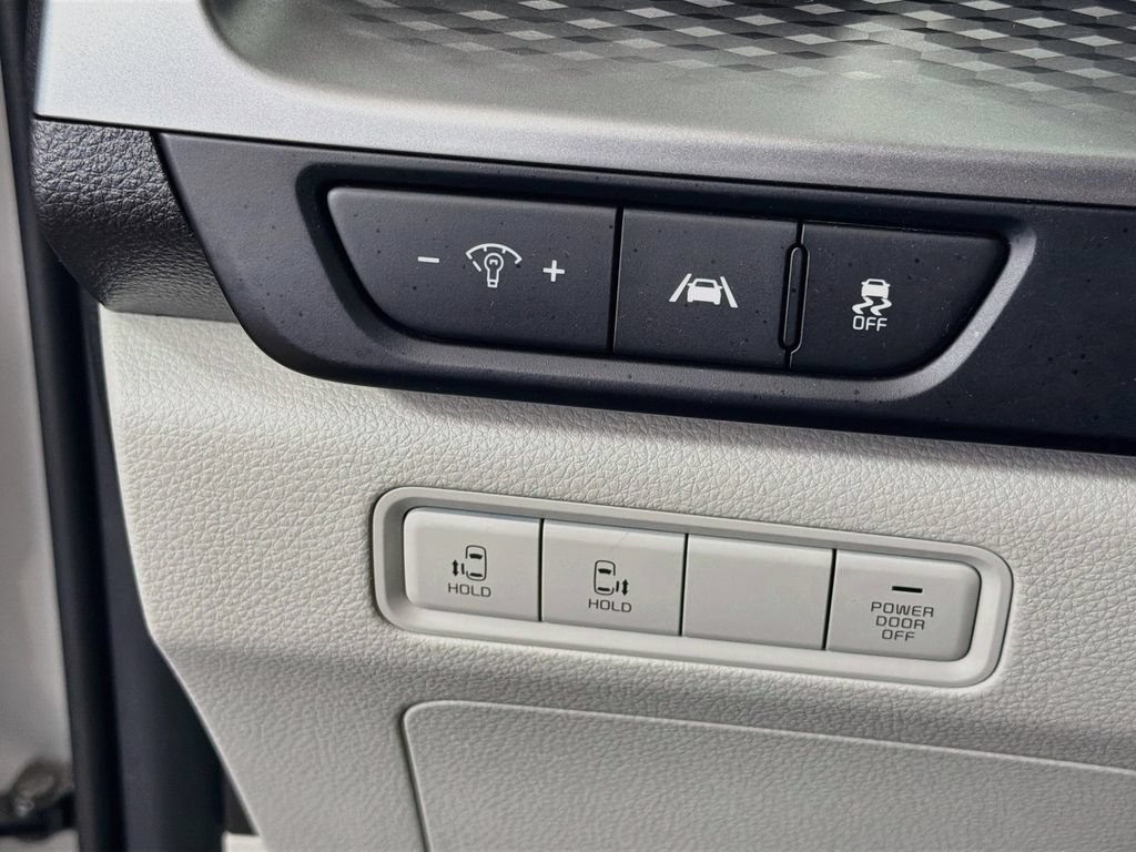 Used 2022 Kia Carnival LX FWD image 12