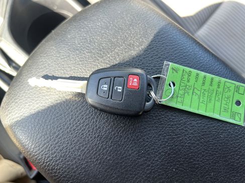 Used 2014 Toyota RAV4 LE AWD/4WD image 28